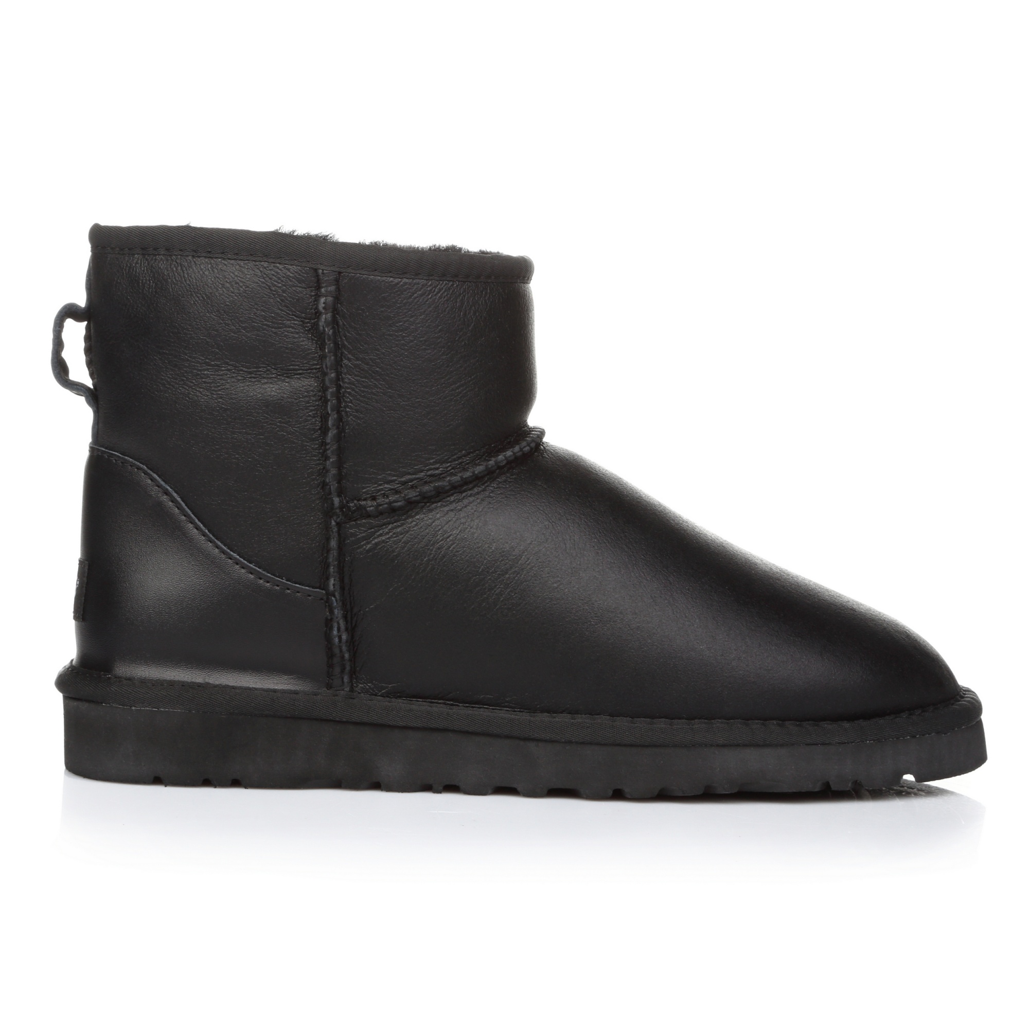 Угги мужские натуральные. UGG Classic Mini Leather Black. Карри угги мужские. Кожаные зимние UGG мужские. Угги черные мужские.