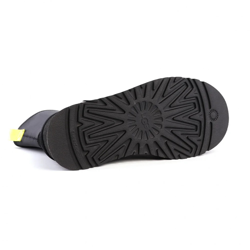 Ugg Classic Platform Dipper Boot - Black